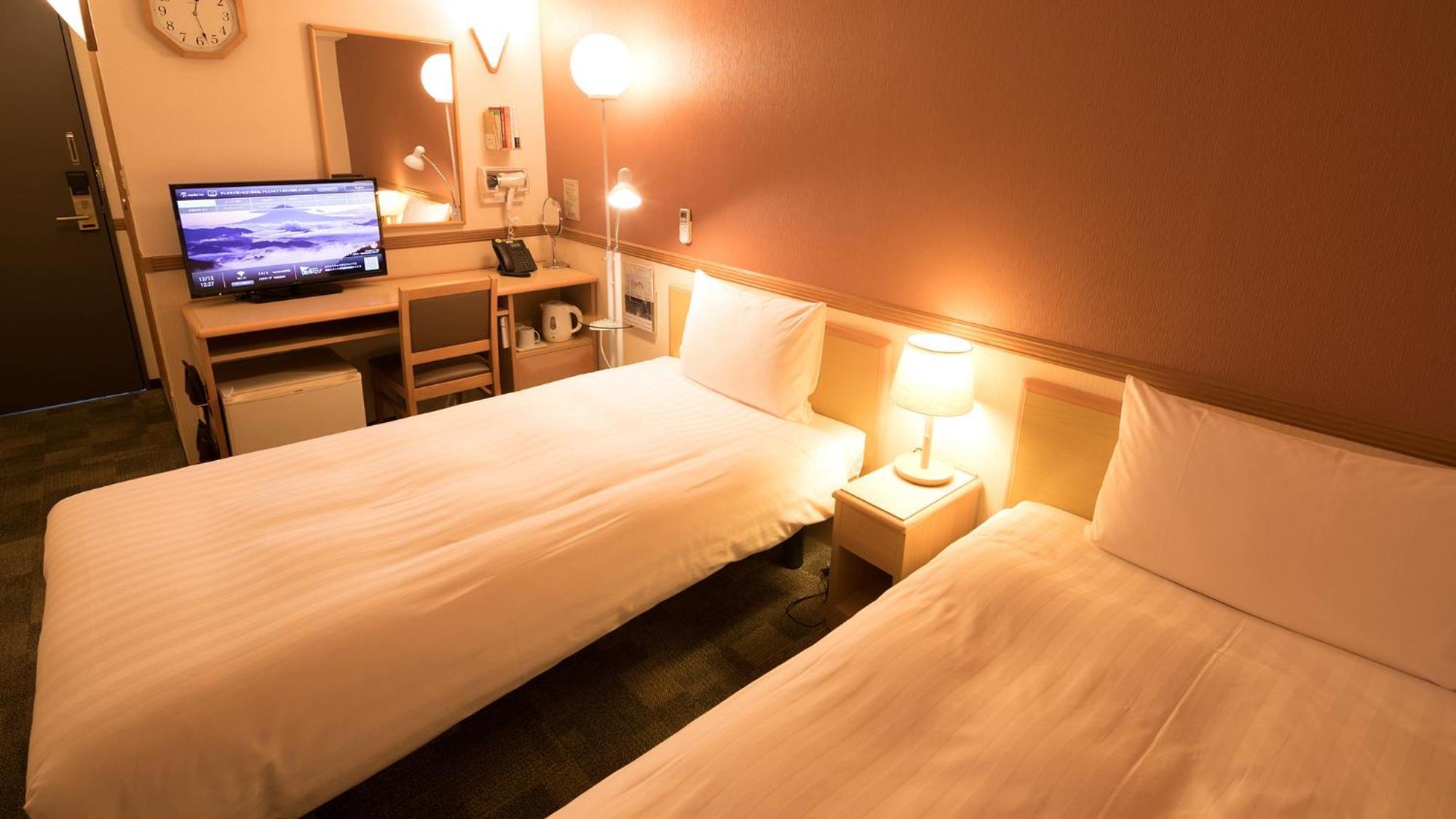 Toyoko Inn Nagoya Owari Ichinomiya Ekimae Rum bild