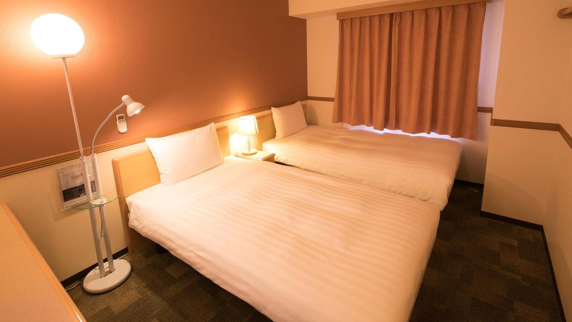 Toyoko Inn Nagoya Owari Ichinomiya Ekimae Rum bild