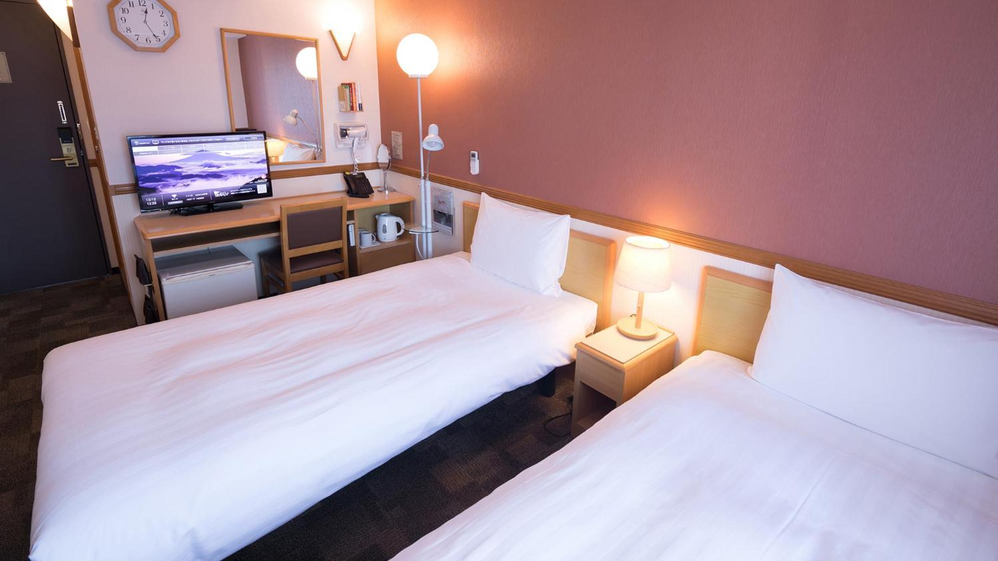 Toyoko Inn Nagoya Owari Ichinomiya Ekimae Rum bild