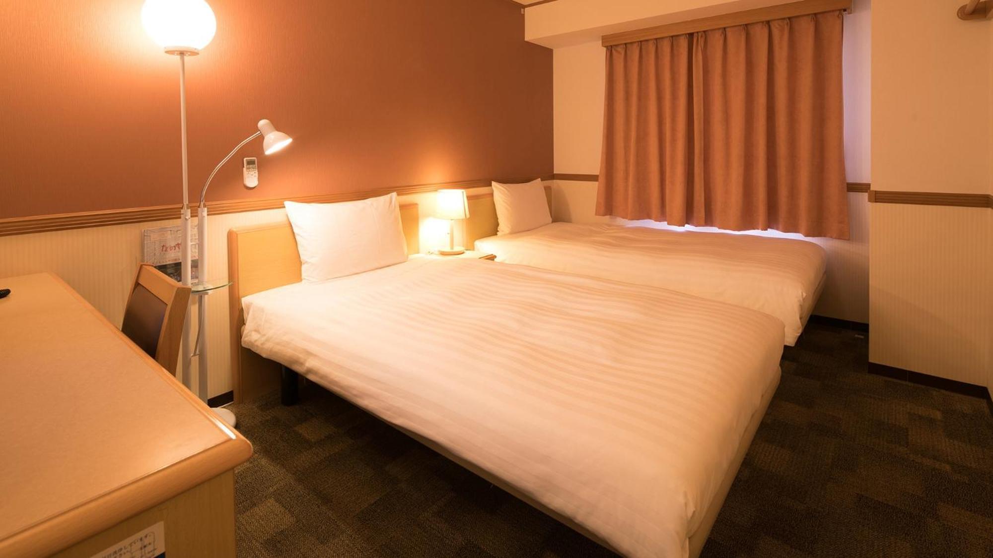 Toyoko Inn Nagoya Owari Ichinomiya Ekimae Rum bild