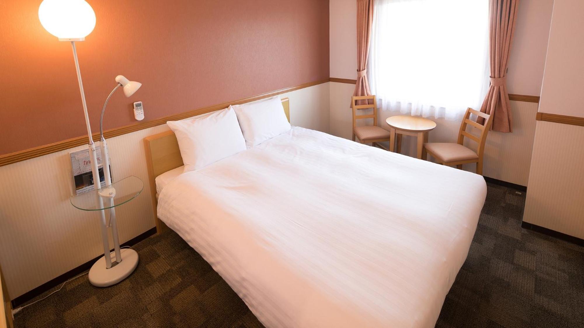 Toyoko Inn Nagoya Owari Ichinomiya Ekimae Rum bild