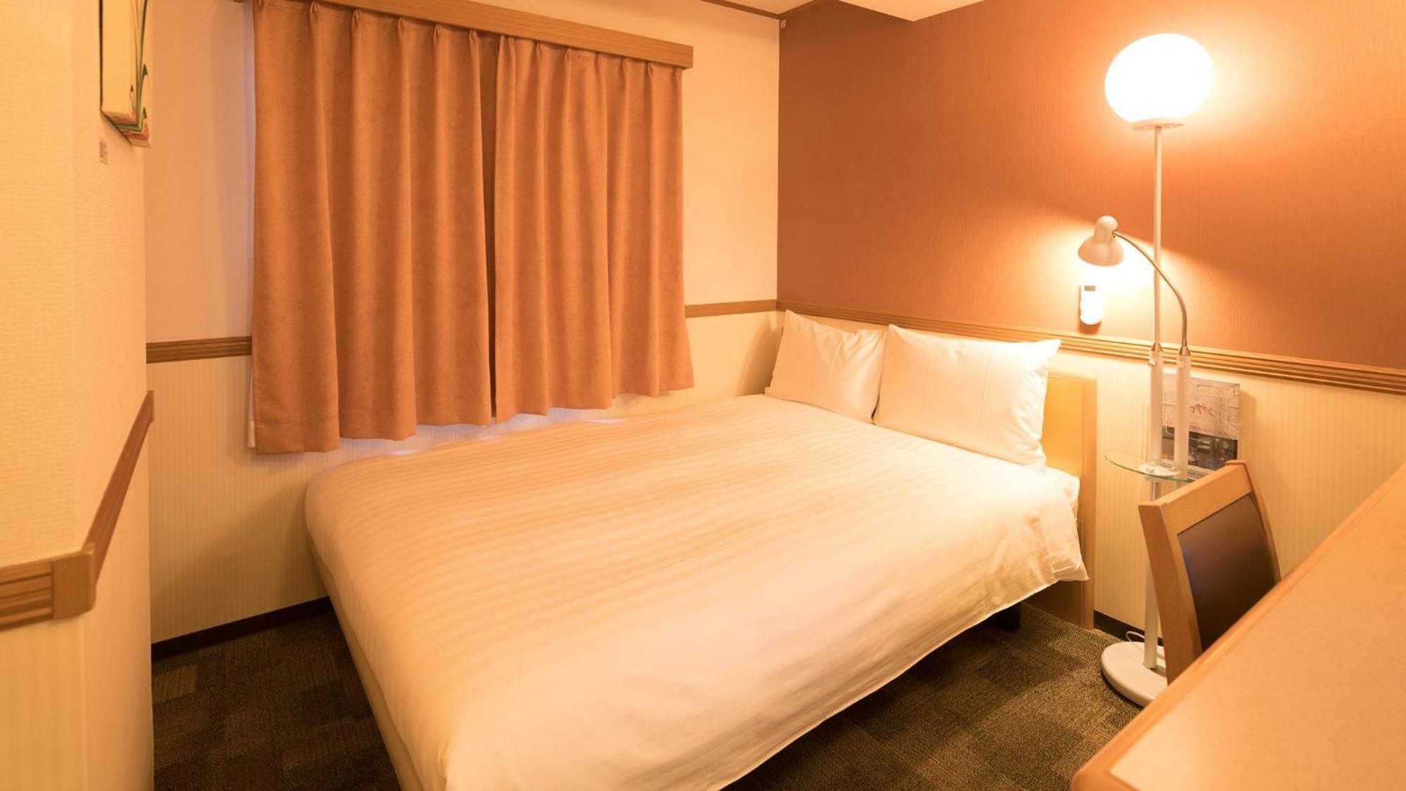 Toyoko Inn Nagoya Owari Ichinomiya Ekimae Rum bild